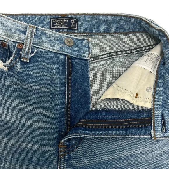 Abercrombie & fitch Mom Jeans High Waisted Distressed Frayed Denim Size 26/2 - Picture 4 of 6